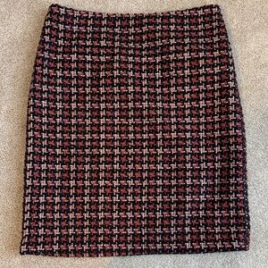 Chic Tweed & Metallic Gold Pencil Skirt in Black and Red